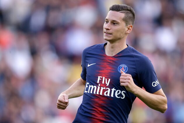 PARIS, FRANCE - AUGUST 25: Julian Draxler of Paris Saint Germain  during the French League 1  match between Paris Saint Germain v Angers at the Parc des Princes on August 25, 2018 in Paris France (Photo by Jeroen Meuwsen/Soccrates/Getty Images)