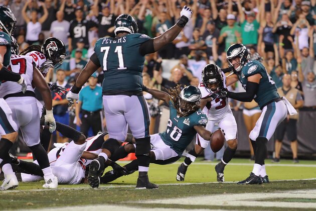 PHILADELPHIA, PA - SEPTEMBER 06:  Jay Ajayi #26 of the Philadelphia Eagles rushes for a 1-yard touchdown during the third quarter against the Atlanta Falcons at Lincoln Financial Field on September 6, 2018 in Philadelphia, Pennsylvania.  (Photo by Brett Carlsen/Getty Images)
