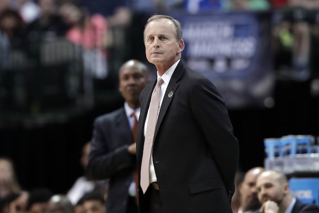 Tennessee coach Rick Barnes watches play against Loyola-Chicago in the final seconds of the second half of a second-round game at the NCAA men's college basketball tournament in Dallas, Saturday, March 17, 2018. (AP Photo/Tony Gutierrez)
