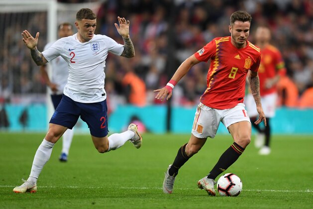 LONDON, ENGLAND - SEPTEMBER 08:  Saul Niguez of Spain holds off Kieran Trippier of England during the UEFA Nations League A group four match between England and Spain at Wembley Stadium on September 8, 2018 in London, United Kingdom.  (Photo by Michael Regan/Getty Images)