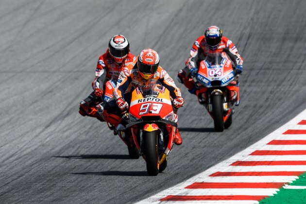 Repsol Honda Team's Spanish rider Marc Marquez (C), Ducati Team's Spanish rider Jorge Lorenzo (L) and Ducati Team's Italian rider Andrea Dovizioso compete during the Austrian MotoGP Grand Prix race at the Red Bull Ring in Spielberg, Austria on August 12, 2018. (Photo by Jure Makovec / AFP)        (Photo credit should read JURE MAKOVEC/AFP/Getty Images)
