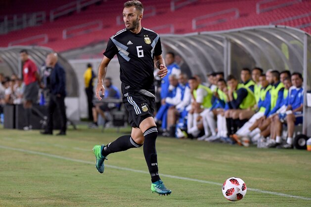 LOS ANGELES, CA - SEPTEMBER 07: German Pezzella #6 of Argentina controls the ball during the first half against Guatemala at Los Angeles Memorial Coliseum on September 7, 2018 in Los Angeles, California. (Photo by Harry How/Getty Images) LOS ANGELES, CA - SEPTEMBER 07: German Pezzella #6 of Argentina controls the ball during the first half against Guatemala at Los Angeles Memorial Coliseum on September 7, 2018 in Los Angeles, California. (Photo by Harry How/Getty Images)