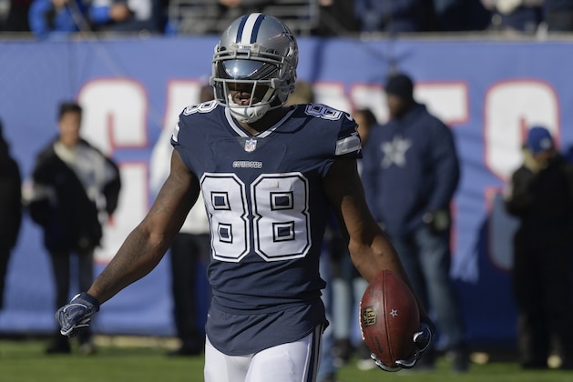 Dallas Cowboys wide receiver Dez Bryant (88) warms up before playing against the New York Giants in an NFL football game, Sunday, Dec. 10, 2017, in East Rutherford, N.J. (AP Photo/Bill Kostroun)