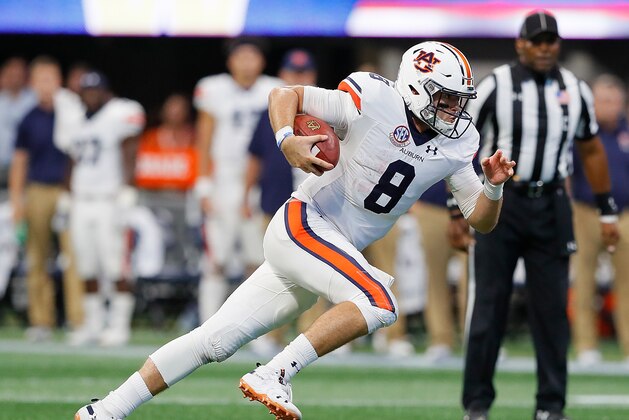 ATLANTA, GA - SEPTEMBER 01:  Jarrett Stidham #8 of the Auburn Tigers rushes against the Washington Huskies at Mercedes-Benz Stadium on September 1, 2018 in Atlanta, Georgia.  (Photo by Kevin C. Cox/Getty Images)