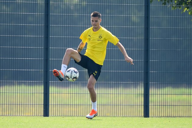 DORTMUND, GERMANY - AUGUST 23: Julian Weigl of Dortmund controls the ball during the Borussia Dortmund training session on August 23, 2018 in Dortmund, Germany. (Photo by TF-Images/Getty Images)