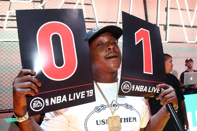 LOS ANGELES, CA - AUGUST 24:  Jadakiss judges a dunk competition during EA SPORTS NBA Live 19 at Goya Studios on August 24, 2018 in Los Angeles, California.  (Photo by Tommaso Boddi/Getty Images for EA NBA Live 19)