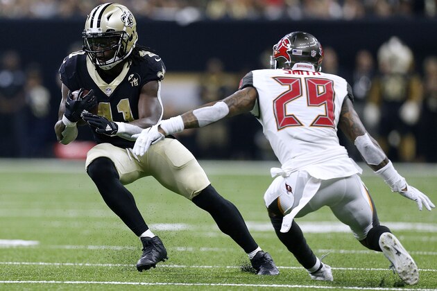 NEW ORLEANS, LA - SEPTEMBER 09: Alvin Kamara #41 of the New Orleans Saints runs with the ball as Ryan Smith #29 of the Tampa Bay Buccaneers defends during the first half at the Mercedes-Benz Superdome on September 9, 2018 in New Orleans, Louisiana.  (Photo by Jonathan Bachman/Getty Images)