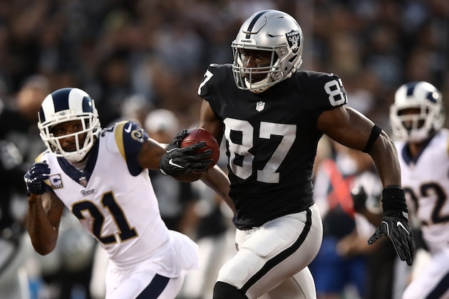 OAKLAND, CA - SEPTEMBER 10:  Jared Cook #87 of the Oakland Raiders runs for a 45-yard catch against the Los Angeles Rams during their NFL game at Oakland-Alameda County Coliseum on September 10, 2018 in Oakland, California.  (Photo by Ezra Shaw/Getty Images)