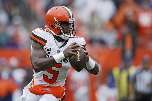 CLEVELAND, OH - SEPTEMBER 09: Tyrod Taylor #5 of the Cleveland Browns looks to pass the ball during the game against the Pittsburgh Steelers at FirstEnergy Stadium on September 9, 2018 in Cleveland, Ohio. The game ended in a 21-21 tie. (Photo by Joe Robbins/Getty Images)