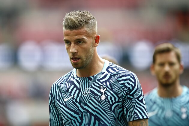 LONDON, ENGLAND - AUGUST 18:  Toby Alderweireld of Tottenham Hotspur looks on prior to the Premier League match between Tottenham Hotspur and Fulham FC at Wembley Stadium on August 18, 2018 in London, United Kingdom.  (Photo by Julian Finney/Getty Images)