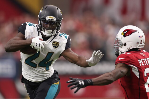 GLENDALE, AZ - NOVEMBER 26:  Running back T.J. Yeldon #24 of the Jacksonville Jaguars rushes the football against the Arizona Cardinals during the first half of the NFL game at the University of Phoenix Stadium on November 26, 2017 in Glendale, Arizona. The Cardinals defeated the Jaguars  27-24.  (Photo by Christian Petersen/Getty Images)