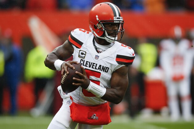 Cleveland Browns quarterback Tyrod Taylor plays against the Pittsburgh Steelers during the first half of an NFL football game, Sunday, Sept. 9, 2018, in Cleveland. (AP Photo/Ron Schwane)
