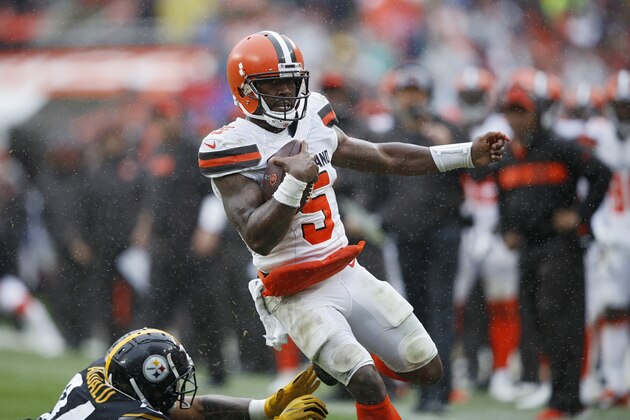 CLEVELAND, OH - SEPTEMBER 09: Tyrod Taylor #5 of the Cleveland Browns runs with the ball during the game against the Pittsburgh Steelers at FirstEnergy Stadium on September 9, 2018 in Cleveland, Ohio. The game ended in a 21-21 tie. (Photo by Joe Robbins/Getty Images)
