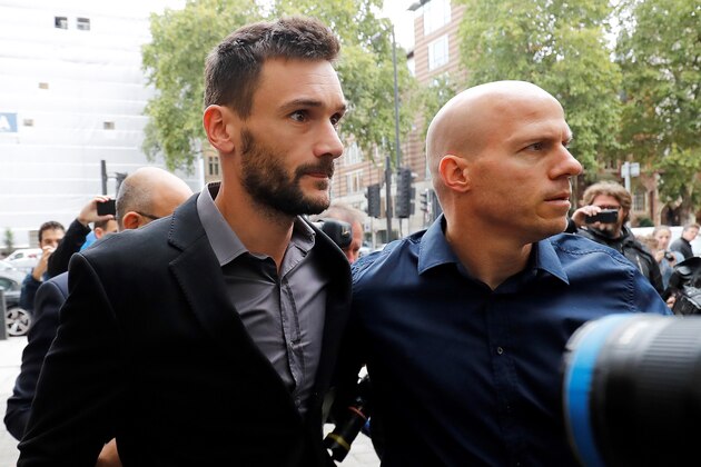 Tottenham Hotspur's French goalkeeper Hugo Lloris (L) arrives at Westminster Magistrates Court in central London on September 12, 2018. - France's World Cup-winning captain Hugo Lloris is due to appear in court in London on Wednesday over a drink-driving charge after a roadside breathalyser test reportedly caught him two times over the limit. The Tottenham goalkeeper has already apologised for what he called his 'unacceptable' behaviour. (Photo by Tolga AKMEN / AFP)        (Photo credit should read TOLGA AKMEN/AFP/Getty Images)