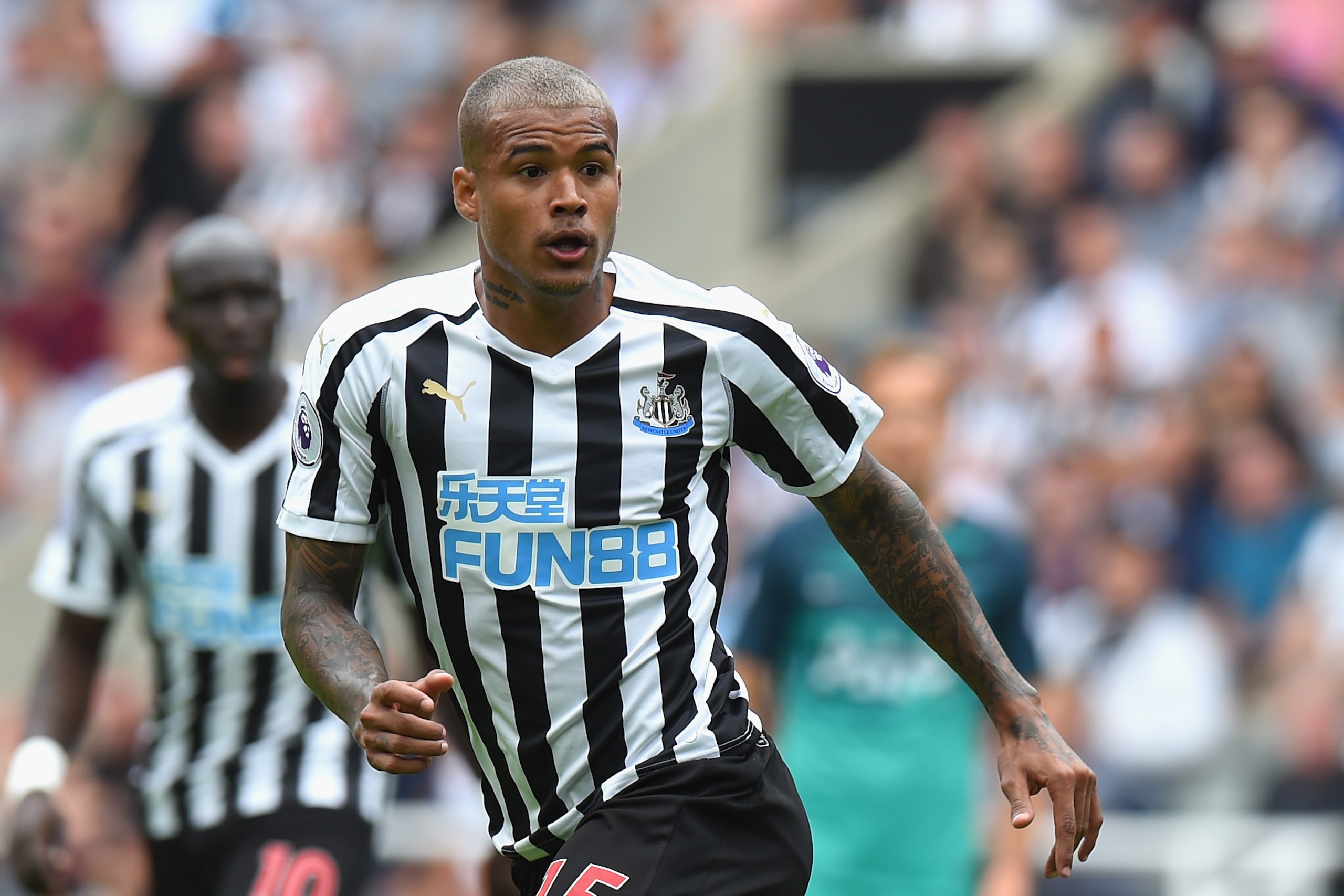 NEWCASTLE UPON TYNE, ENGLAND - AUGUST 11:  Kenedy of Newcastle United during the Premier League match between Newcastle United and Tottenham Hotspur at St. James Park on August 11, 2018 in Newcastle upon Tyne, United Kingdom.  (Photo by Tony Marshall/Getty Images)