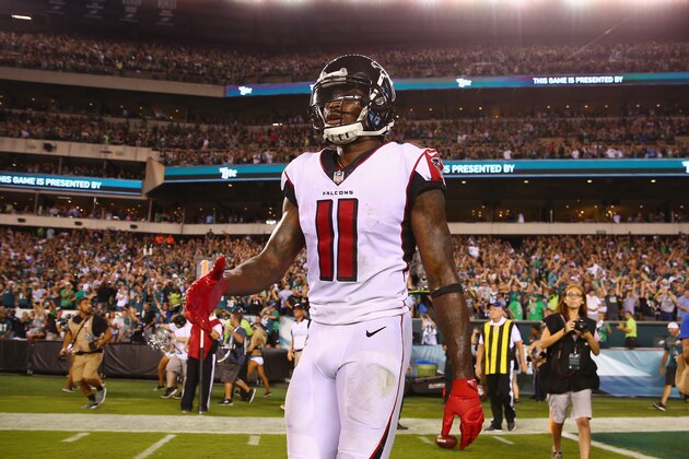 PHILADELPHIA, PA - SEPTEMBER 06:  Julio Jones #11 of the Atlanta Falcons reacts after being defeated by the Philadelphia Eagles 18-12 at Lincoln Financial Field on September 6, 2018 in Philadelphia, Pennsylvania.  (Photo by Mitchell Leff/Getty Images)
