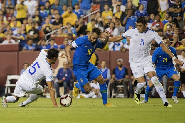 Brazil's foward Neymar (C) vies for the ball with El Salvador's defenders Alexander Mendoza (L) and Roberto Dominguez (R) during the international friendly match between El Salvador and Brazil at FedEx Field in Landover, Maryland on September 11, 2018. (Photo by JIM WATSON / AFP)        (Photo credit should read JIM WATSON/AFP/Getty Images)