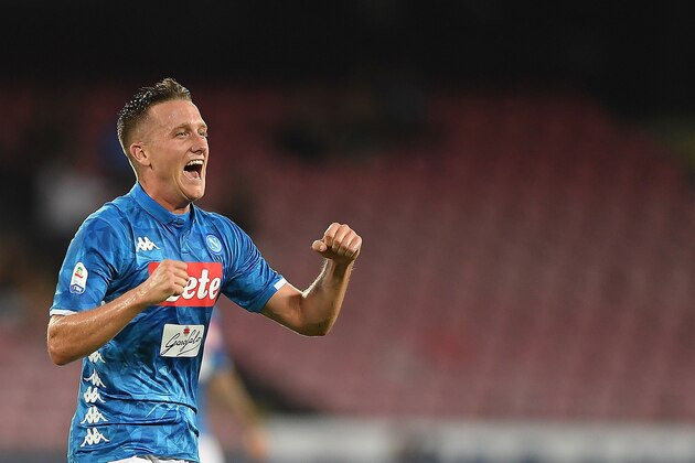NAPLES, ITALY - AUGUST 25:  Piotr Zielinski of SSC Napoli celebrates after scoring the 2-2 goal during the serie A match between SSC Napoli and AC Milan at Stadio San Paolo on August 25, 2018 in Naples, Italy.  (Photo by Francesco Pecoraro/Getty Images)