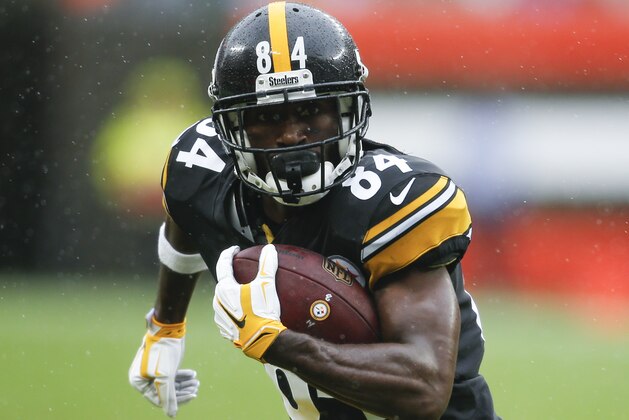 Pittsburgh Steelers wide receiver Antonio Brown plays against the Cleveland Browns during the first half of an NFL football game, Sunday, Sept. 9, 2018, in Cleveland. (AP Photo/Ron Schwane)