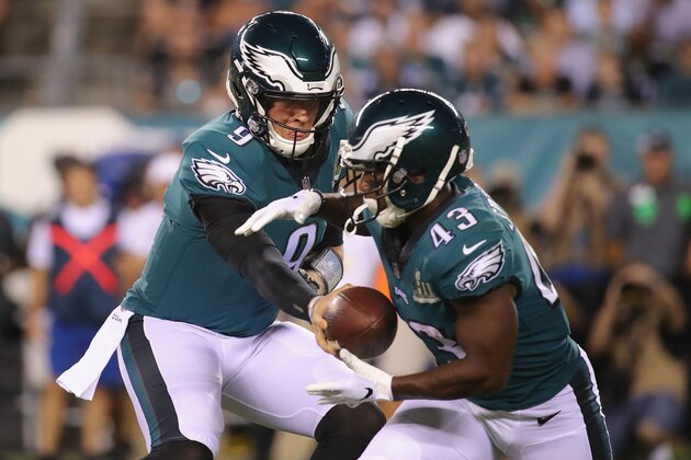PHILADELPHIA, PA - SEPTEMBER 06:  Nick Foles #9 of the Philadelphia Eagles hands off to Darren Sproles #43 during the first half against the Atlanta Falcons at Lincoln Financial Field on September 6, 2018 in Philadelphia, Pennsylvania.  (Photo by Brett Carlsen/Getty Images)