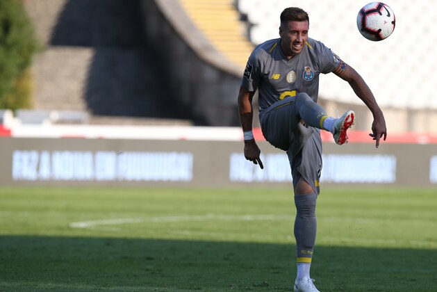 OEIRAS, PORTUGAL - AUGUST 19: Hector Herrera of FC Porto in action during the Liga NOS match between CF Os Belenenses and FC Porto at Estadio Nacional on August 19, 2018 in Oeiras, Portugal.  (Photo by Gualter Fatia/Getty Images)