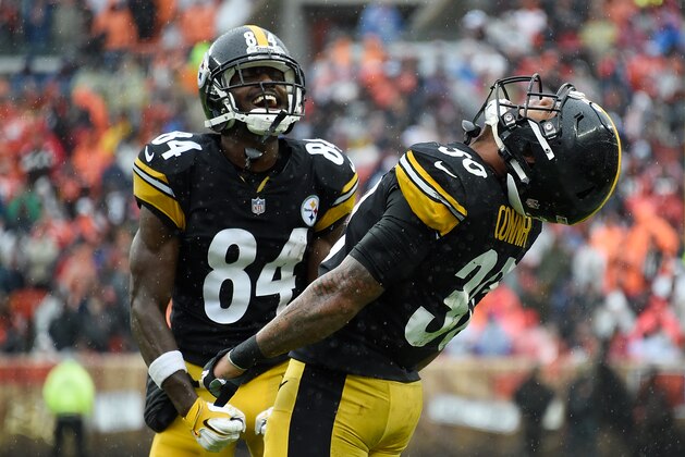 CLEVELAND, OH - SEPTEMBER 09:  James Conner #30 of the Pittsburgh Steelers celebrates his touchdown with Antonio Brown #84 during the third quarter against the Cleveland Browns at FirstEnergy Stadium on September 9, 2018 in Cleveland, Ohio. (Photo by Jason Miller/Getty Images)