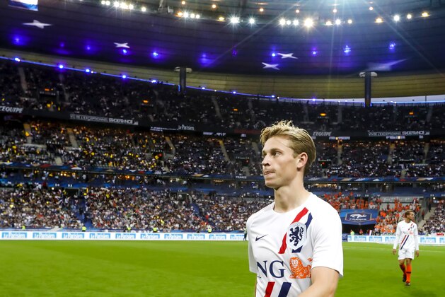 PARIS, FRANCE - SEPTEMBER 9: Frenkie de Jong of Holland  during the  UEFA Nations league match between France  v Holland  at the Stade de France on September 9, 2018 in Paris France (Photo by Geert van Erven/Soccrates/Getty Images)