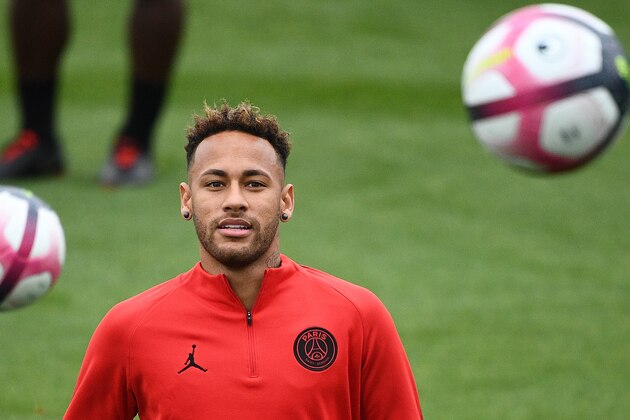 Paris Saint-Germain's Brazilian forward Neymar takes part in a training session at Saint-Germain-en-Laye, western Paris on September 13, 2018 on the eve of the French L1 football match between Paris Saint-Germain and Saint Etienne. (Photo by FRANCK FIFE / AFP)        (Photo credit should read FRANCK FIFE/AFP/Getty Images)