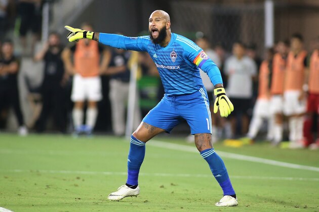 LOS ANGELES, CA - AUGUST 19: Tim Howard #1 of Colorado Rapids gives direction to teammates ahead of a free kick for the Los Angeles FC at Banc of California Stadium on August 19, 2018 in Los Angeles, California. (Photo by Katharine Lotze/Getty Images)