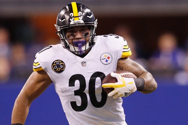 INDIANAPOLIS, IN - NOVEMBER 12:  James Connor #30 of the Pittsburgh Steelers runs with the ball against the Indianapolis Colts during the second half at Lucas Oil Stadium on November 12, 2017 in Indianapolis, Indiana.  (Photo by Joe Robbins/Getty Images)