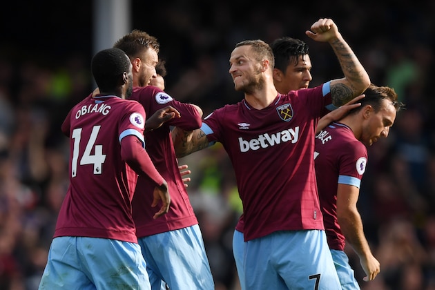 LIVERPOOL, ENGLAND - SEPTEMBER 16:  Andriy Yarmolenko of West Ham United celebrates with teammates after scoring his team's second goal during the Premier League match between Everton FC and West Ham United at Goodison Park on September 16, 2018 in Liverpool, United Kingdom.  (Photo by Stu Forster/Getty Images)