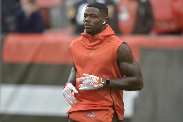 Cleveland Browns receiver Josh Gordon warms up prior to an NFL football game against the Pittsburgh Steelers, Sunday, Sept. 9, 2018, in Cleveland. The Browns and the Steelers tied at 21-21. (AP Photo/David Richard)