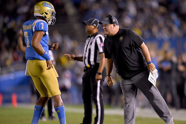 PASADENA, CA - SEPTEMBER 15: Head coach Chip Kelly of the UCLA Bruins talks with Dorian Thompson-Robinson #7 during the second quarter against the Fresno State Bulldogs at Rose Bowl on September 15, 2018 in Pasadena, California.  (Photo by Harry How/Getty Images)