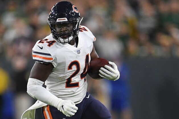 GREEN BAY, WI - SEPTEMBER 09:  Jordan Howard #24 of the Chicago Bears runs for yards during a game against the Green Bay Packers at Lambeau Field on September 9, 2018 in Green Bay, Wisconsin.  (Photo by Stacy Revere/Getty Images)