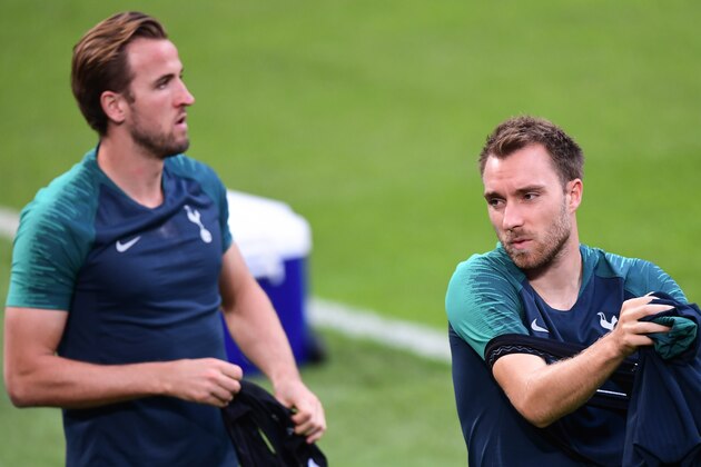 Tottenham's English forward Harry Kane (L) and Tottenham's Danish midfielder Christian Eriksen attend a training session on the eve of the Champions League group stage football match Inter Milan vs Tottenham, on September 17, 2018 at the San Siro stadium in Milan. (Photo by Miguel MEDINA / AFP)        (Photo credit should read MIGUEL MEDINA/AFP/Getty Images)
