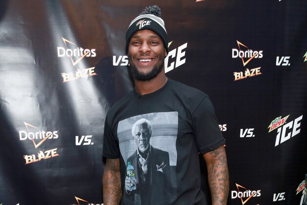 BLOOMINGTON, MN - FEBRUARY 02: LeÂVeon Bell from the Pittsburgh Steelers makes an appearance at the Mtn Dew ICE pop-up at the Mall of America on February 2, 2018 in Bloomington, Minnesota.  (Photo by Robin Marchant/Getty Images for Mountain Dew)
