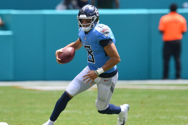 MIAMI, FL - SEPTEMBER 09: Marcus Mariota #8 of the Tennessee Titans runs with the ball against the Miami Dolphins at Hard Rock Stadium on September 9, 2018 in Miami, Florida. (Photo by Mark Brown/Getty Images)