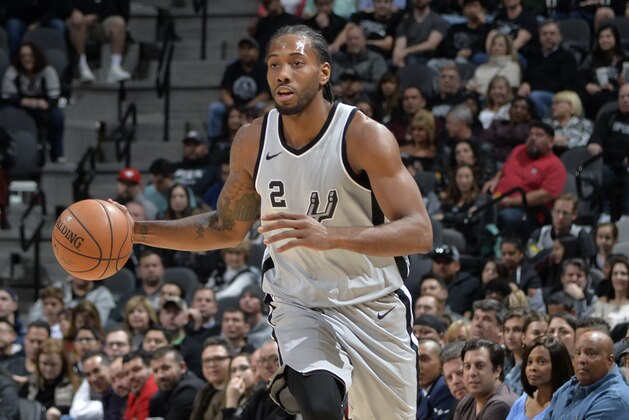 SAN ANTONIO, TX - JANUARY 13:  Kawhi Leonard #2 of the San Antonio Spurs handles the ball against the Denver Nuggets on January 13, 2018 at the AT&T Center in San Antonio, Texas. NOTE TO USER: User expressly acknowledges and agrees that, by downloading and or using this photograph, user is consenting to the terms and conditions of the Getty Images License Agreement. Mandatory Copyright Notice: Copyright 2018 NBAE (Photos by Mark Sobhani/NBAE via Getty Images)