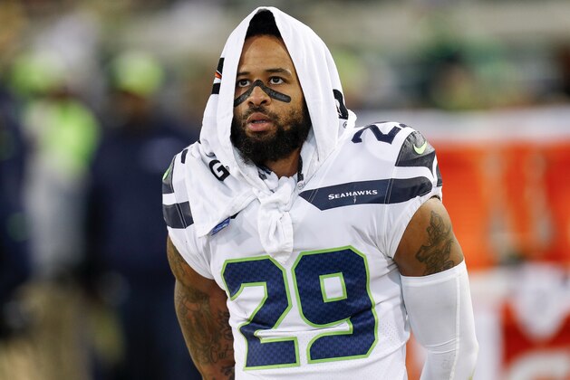 JACKSONVILLE, FL - DECEMBER 10: Safety Earl Thomas #29 of the Seattle Seahawks on the sideline with a Gatorade Towel wrapped around his head during the game against the Jacksonville Jaguars at EverBank Field on December 10, 2017 in Jacksonville, Florida. The Jaguars defeated the Seahawks 30 to 24. (Photo by Don Juan Moore/Getty Images)