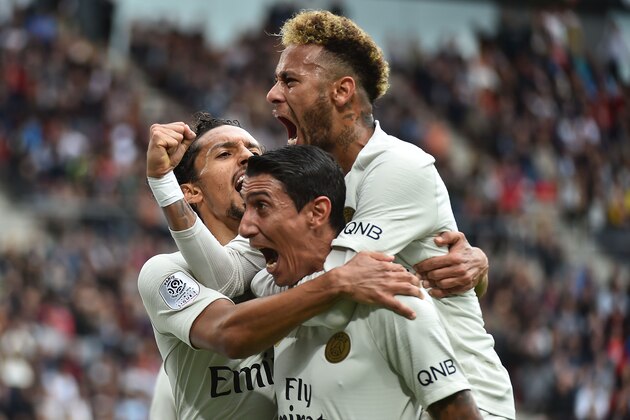 Paris Saint-Germain's Argentine midfielder Angel Di Maria (C) celebrates with Paris Saint-Germain's Brazilian forward Neymar (topR) and Paris Saint-Germain's Brazilian defender Marquinhos after scoring the equalizer during the French L1 football match between Rennes and Paris Saint-Germain at the Roazhon Park stadium in Rennes, on September 23, 2018. (Photo by JEAN-FRANCOIS MONIER / AFP)        (Photo credit should read JEAN-FRANCOIS MONIER/AFP/Getty Images)