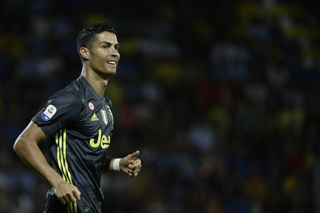 Juventus' Portuguese forward Cristiano Ronaldo runs during the Italian Serie A football match between Frosinone and Juventus Turin on September 23, 2018 at the Benito-Stirpe Stadium in Frosinone. (Photo by Filippo MONTEFORTE / AFP)        (Photo credit should read FILIPPO MONTEFORTE/AFP/Getty Images)