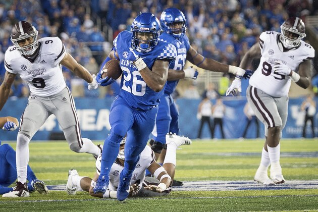 Kentucky running back Benny Snell Jr. (26) avoids the tackle of several Mississippi State and runs for a touchdown during the second half of an NCAA college football game in Lexington, Ky., Saturday, Sept. 22, 2018. (AP Photo/Bryan Woolston)