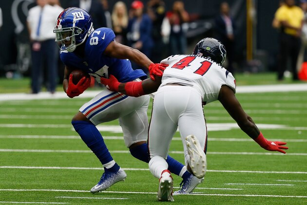 HOUSTON, TX - SEPTEMBER 23:  Sterling Shepard #87 of the New York Giants runs the ball after a catch defended by Zach Cunningham #41 of the Houston Texans in the first quarter at NRG Stadium on September 23, 2018 in Houston, Texas.  (Photo by Bob Levey/Getty Images)