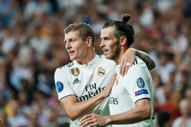 MADRID, SPAIN - SEPTEMBER 19: Gareth Bale of Real Madrid celebrates after scoring his team`s second goal with Toni Kroos of Real Madrid during the UEFA Champions League Group G match between Real Madrid and AS Roma at Bernabeu on September 19, 2018 in Madrid, Spain. (Photo by TF-Images/Getty Images)