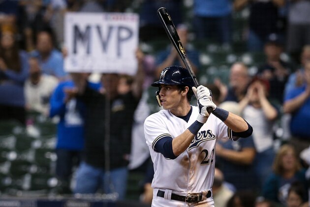 MILWAUKEE, WI - SEPTEMBER 18:  Christian Yelich #22 of the Milwaukee Brewers bats in the ninth inning against the Cincinnati Reds at Miller Park on September 18, 2018 in Milwaukee, Wisconsin.  (Photo by Dylan Buell/Getty Images)