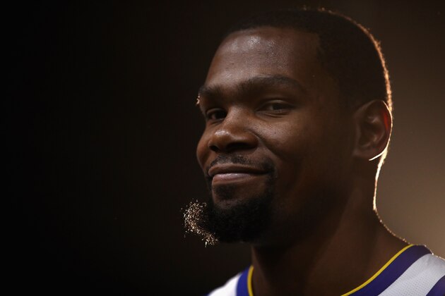 OAKLAND, CA - SEPTEMBER 24:  Kevin Durant #35 of the Golden State Warriors poses for a picture during the Golden State Warriors media day on September 24, 2018 in Oakland, California.  (Photo by Ezra Shaw/Getty Images)