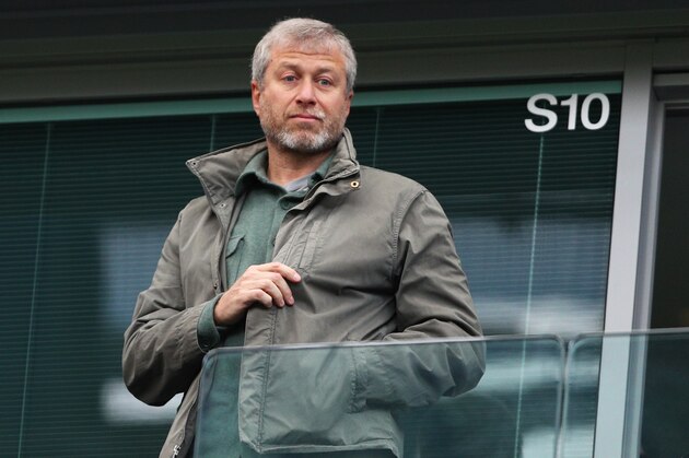LONDON, ENGLAND - APRIL 16: Chelsea owner Roman Abramovich looks on from the stands during the Barclays Premier League match between Chelsea and Manchester City at Stamford Bridge on April 16, 2016 in London, England.  (Photo by Paul Gilham/Getty Images)