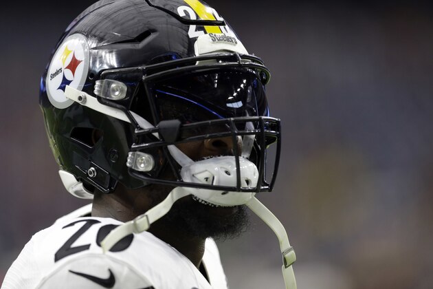 Pittsburgh Steelers running back Le'Veon Bell (26) warms up before an NFL football game against the Houston Texans Monday, Dec. 25, 2017, in Houston. (AP Photo/Michael Wyke)