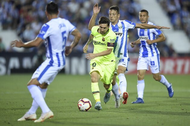 Barcelona's Argentinian forward Lionel Messi vies with Leganes' Spanish midfielder Mikel Vesga (R) during the Spanish league football match Club Deportivo Leganes SAD against FC Barcelona at the Estadio Municipal Butarque in Leganes on the outskirts of Madrid on September 26, 2018. (Photo by OSCAR DEL POZO / AFP)        (Photo credit should read OSCAR DEL POZO/AFP/Getty Images)