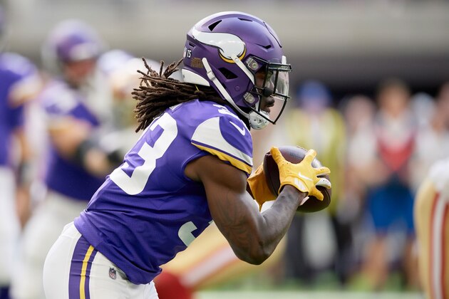 MINNEAPOLIS, MN - SEPTEMBER 09: Dalvin Cook #33 of the Minnesota Vikings catches the ball against the San Francisco 49ers during the game on September 9, 2018 at U.S. Bank Stadium in Minneapolis, Minnesota. The Vikings defeated the 49ers 24-16. (Photo by Hannah Foslien/Getty Images)